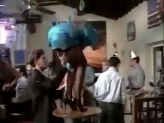 Un bar sympathique: falas falas bar i rritur film kapëse 4e