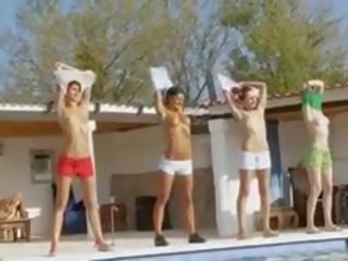 Six nahý holky podľa the bazén od poland