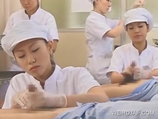Japānieši medmāsa slurping sperma ārā no uzbudinātas phallus