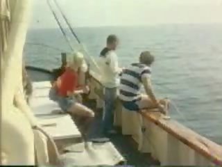 De epoca grup pe o barca