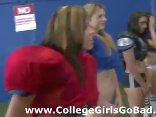 Játék játszik leszbikus lánykollégium lányok szabadban