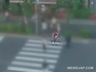 Фантастичний японська мед мастурбує з фалоімітатор на її bike